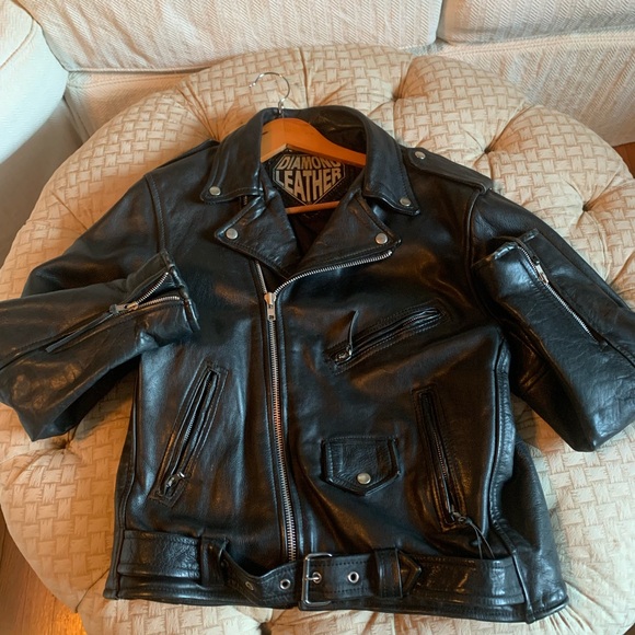 Woman’s Leather Motorcycle Jacket - Picture 2 of 7